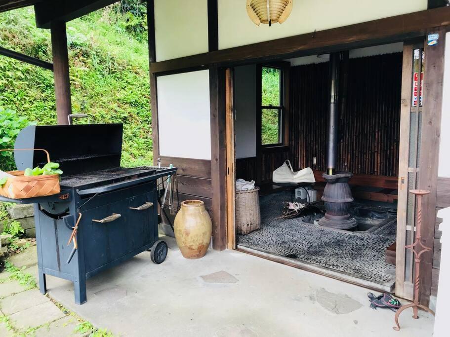 Villa 葉山高台リノベーション離れ古民家 大型bbqグリル&ピザ窯付 -ペット可- Hayama Esterno foto